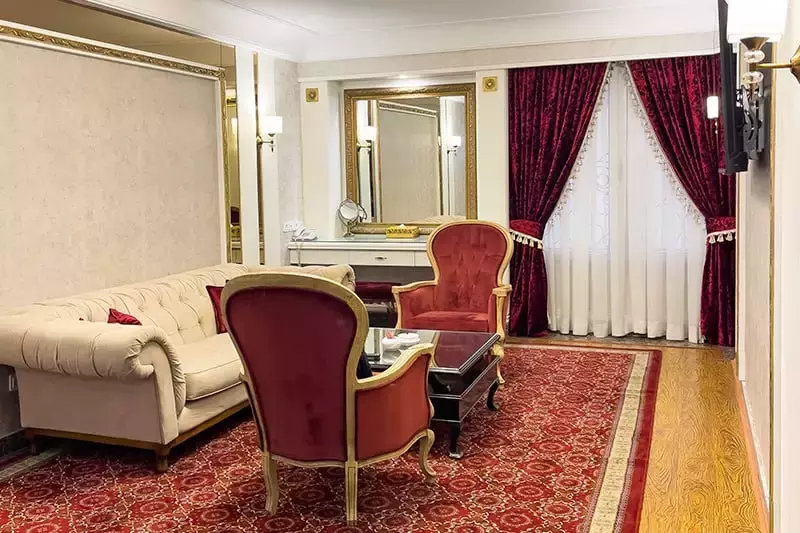 Alibaba https://cdn.alibaba.ir/ostorage/hotel-accommodation-images/68ca9e45a1e6f83605b7e3ea_گلدن فامیلی سوئیت سه خوابه شش نفره ( جکوزی دار).webp